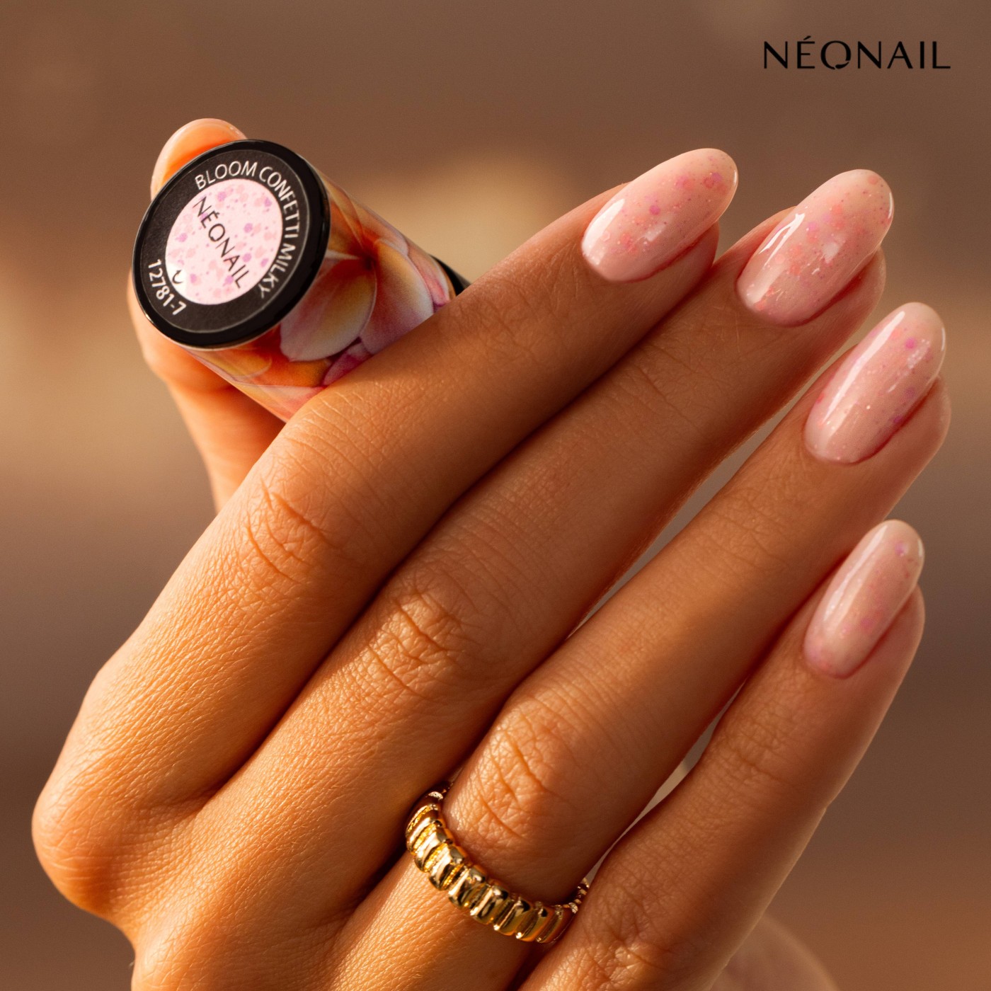 Smalto semipermanente 7,2 ml - Bloom Confetti Milky Smalto semipermanente 7,2 ml - Bloom Confetti Milky